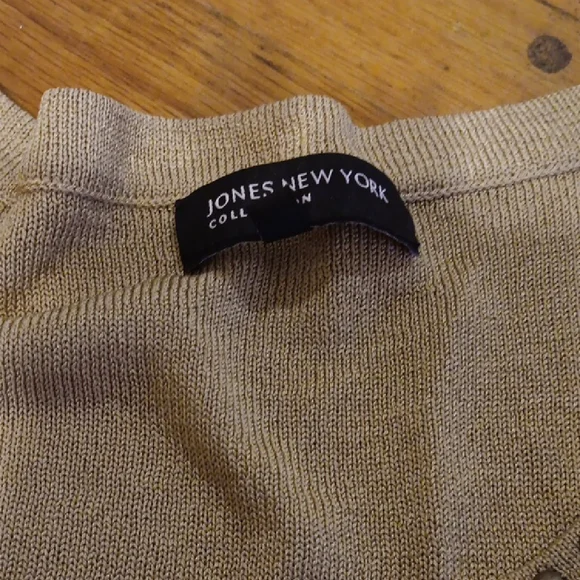 Jones New York Tan Embellished Tee XL NWT - Picture 2 of 3